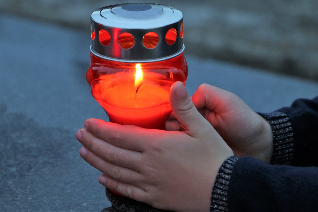 Offrir votre aide et votre soutien pour réconforter une amie triste